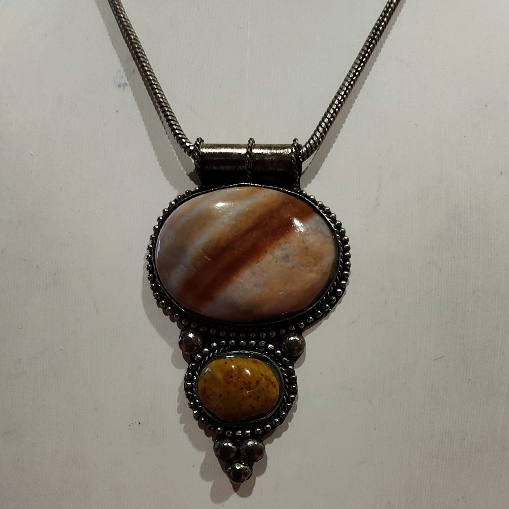 Vintage Brown & Amber Colored Stones Set In Silvertone Pendant Necklace